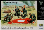 Немецкие пехотинцы и знак отличия