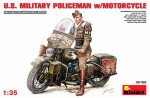 Американский военный полицейский на мотоцикле