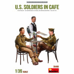 Американские военнослужащие в кафе